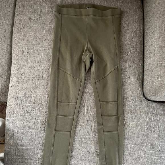 SALE 3️⃣ for $8! 🛍️ XS Olive Mid Rise Ponte Moto Leggings // Express - Picture 2 of 11